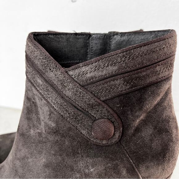 Clarks Brown Suede Ankle Boots Block Heel Button detail size 8 - Picture 6 of 15